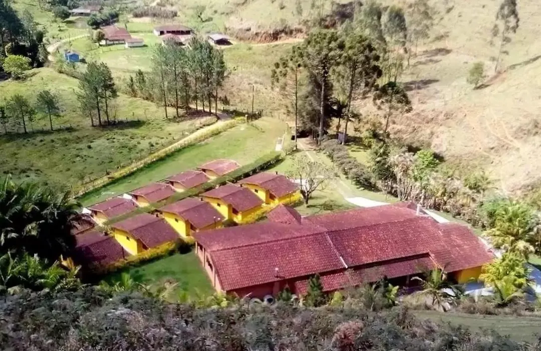 Pousada Vale Das Flores-1